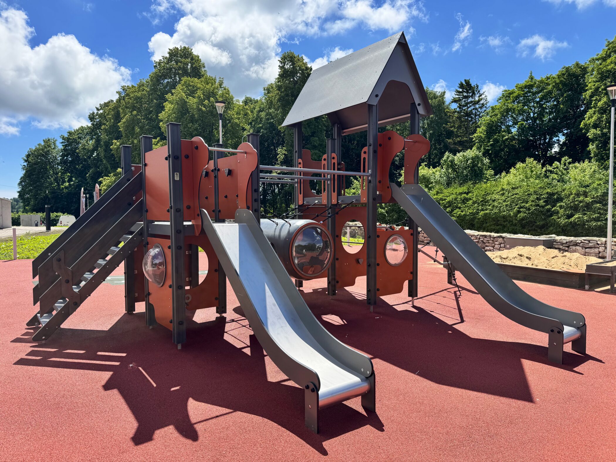 Spielplatz des Herrenhauses Laimjala